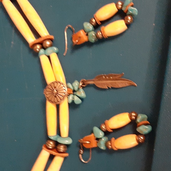 Southwest style turquoise and bone choker necklace and earring set - Picture 5 of 5